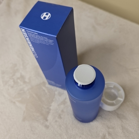 OLEHENRIKSEN Glow2OH 7% AHA Exfoliating Dark Spot Toner - Picture 7 of 11